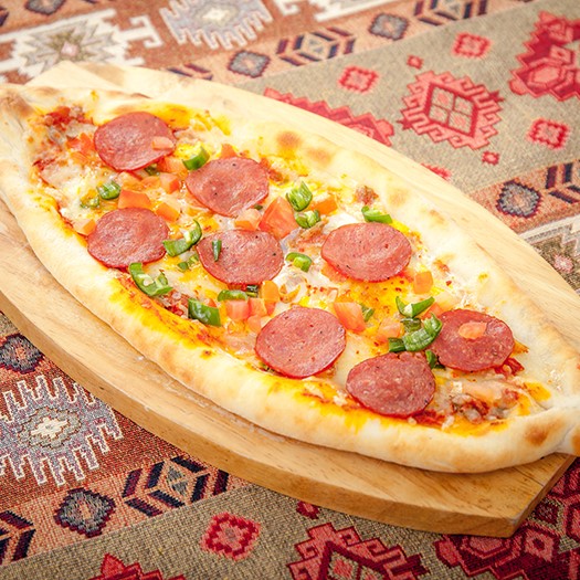 salami phô mai mozzarella và trứng pasha restaurant