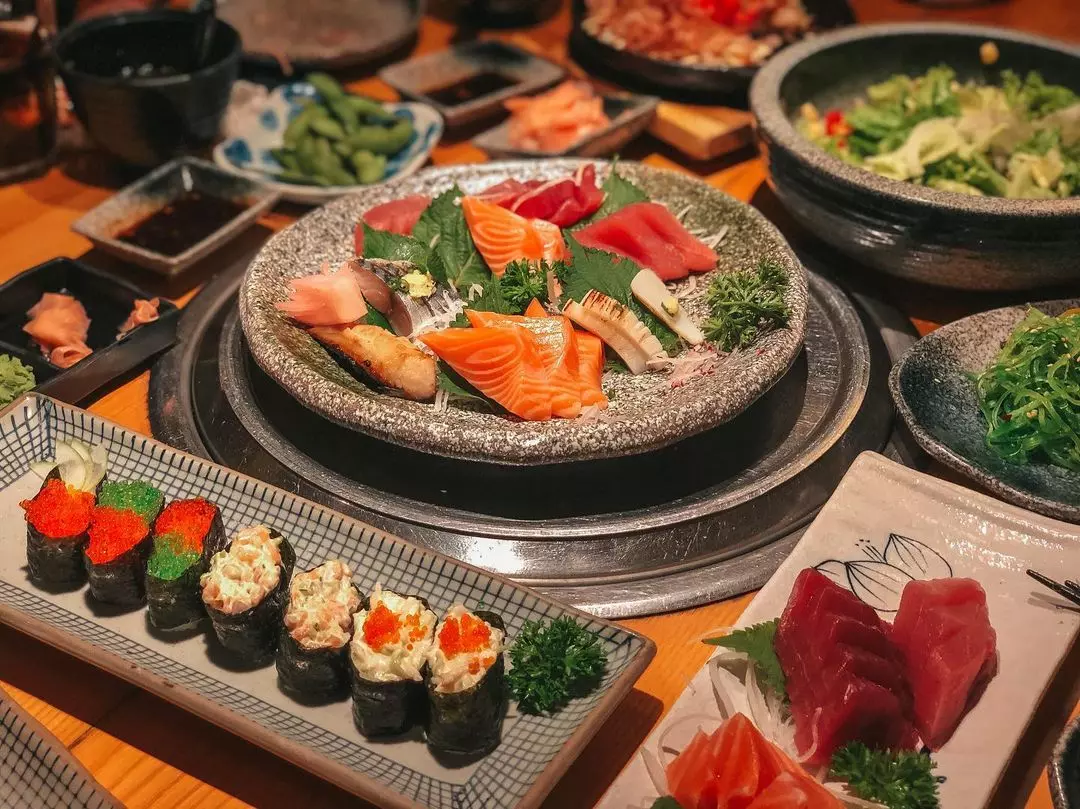 sushi và sashimi tại isushi