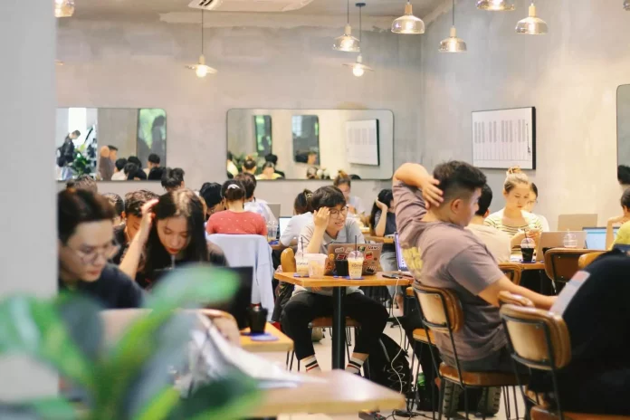 mở quán trà sữa gần trường học