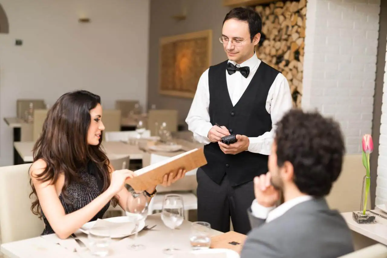 quy trình phục vụ nhà hàng chuyên nghiệp