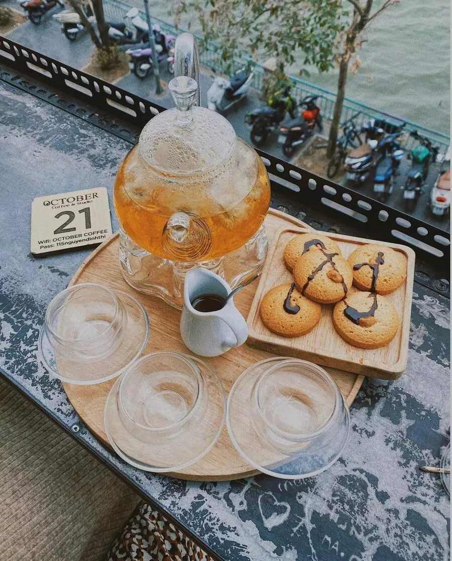 trà và bánh 10 october coffee studio