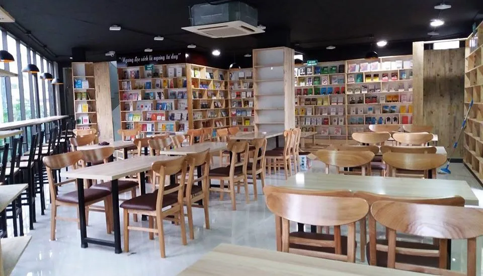 không gian quán cafe sách