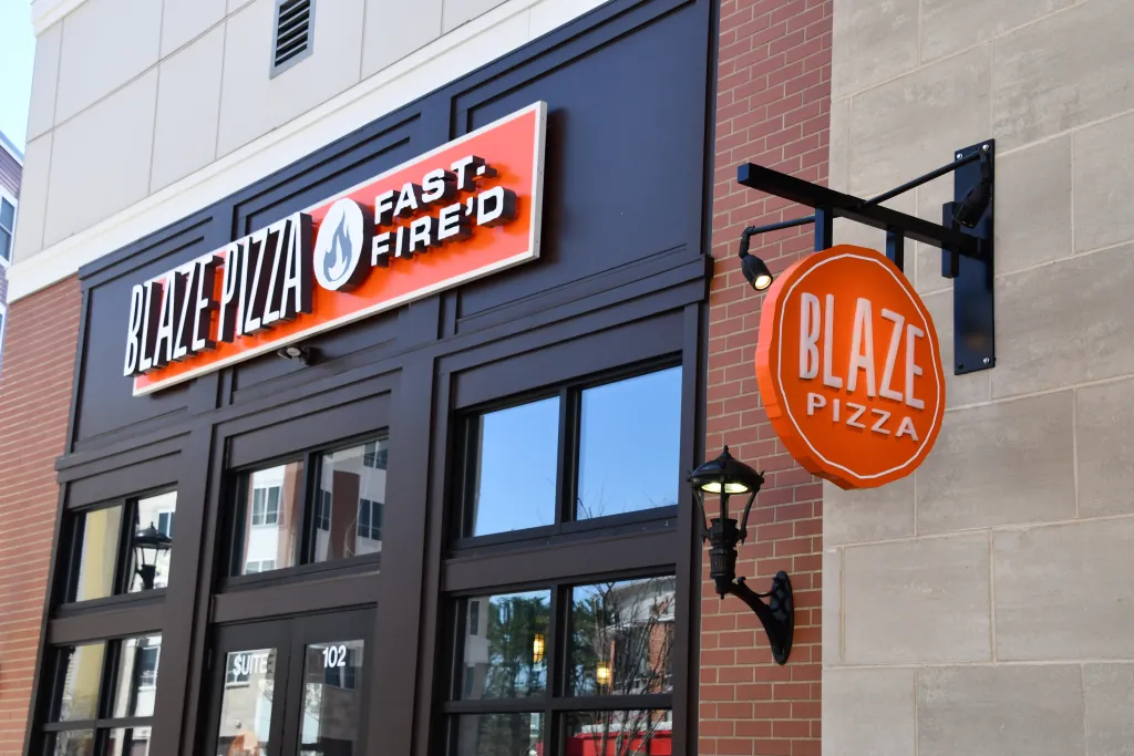 chiến lược phân phối của blaze pizza 