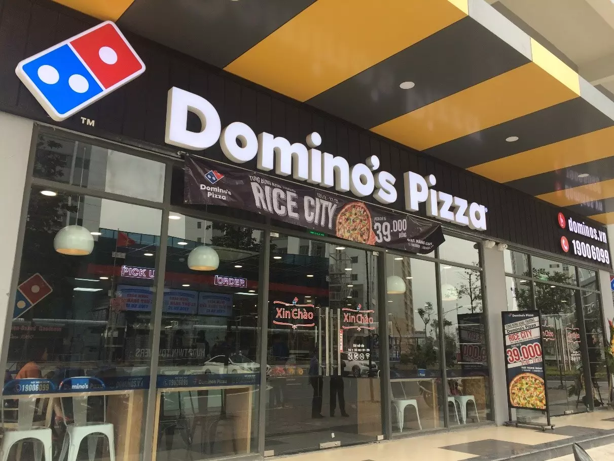 cửa hàng domino pizza